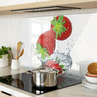 Glass cutting board Strawberries in water