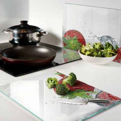 Glass cutting board Strawberries in water