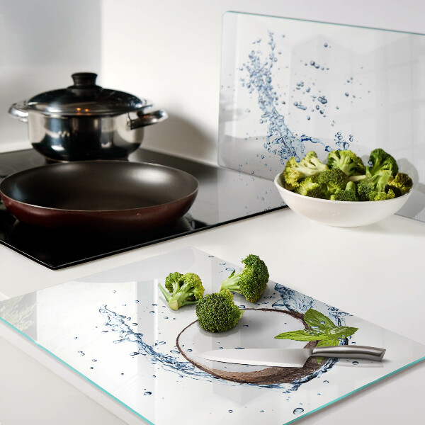 Glass cutting board Coconut with water and mint