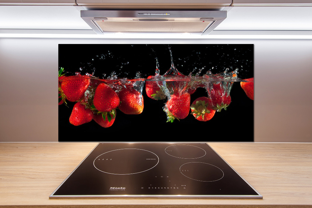 Cooker splashback Strawberries under water