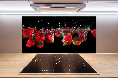 Cooker splashback Strawberries under water