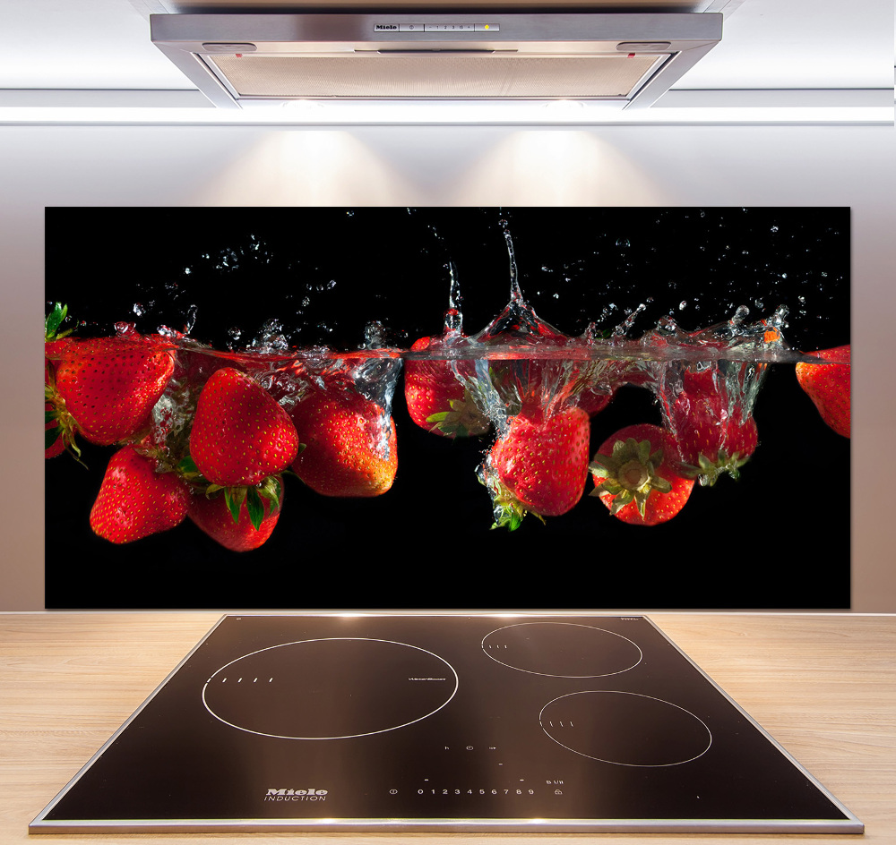 Cooker splashback Strawberries under water