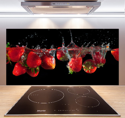 Cooker splashback Strawberries under water