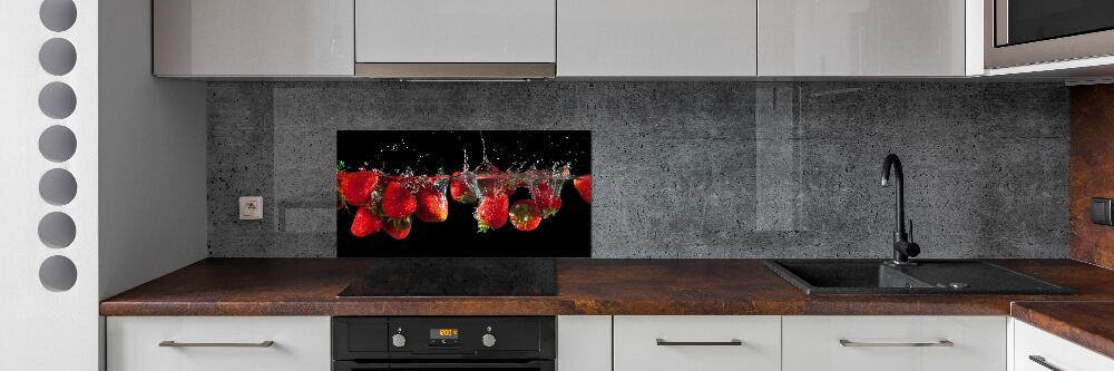 Cooker splashback Strawberries under water