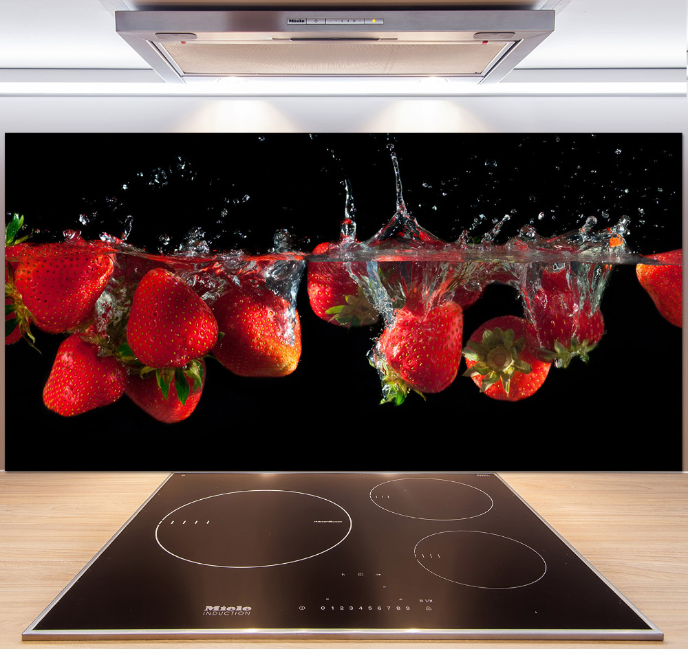 Cooker splashback Strawberries under water