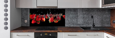 Cooker splashback Strawberries under water