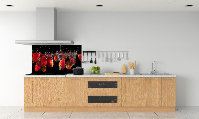 Cooker splashback Strawberries under water