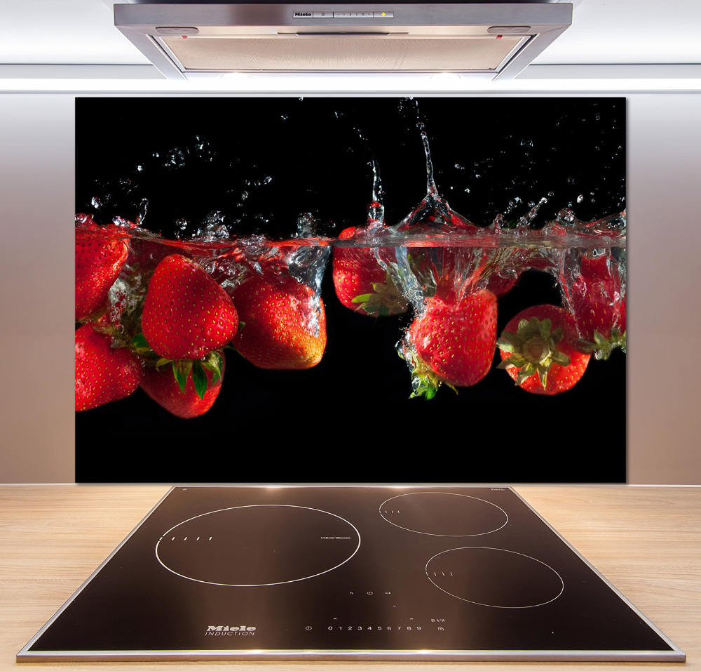 Cooker splashback Strawberries under water