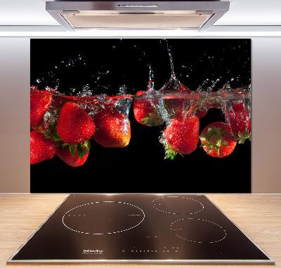 Cooker splashback Strawberries under water