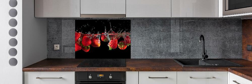 Cooker splashback Strawberries under water