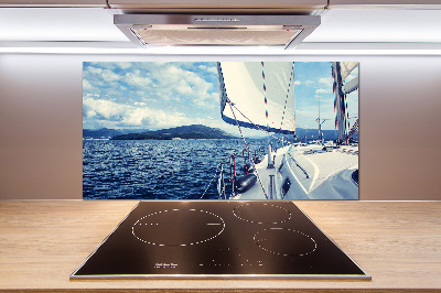 Cooker splashback Yacht against the background of the sea