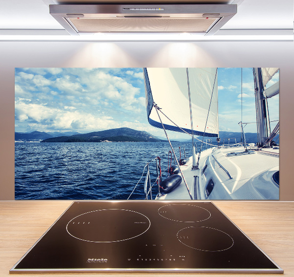 Cooker splashback Yacht against the background of the sea