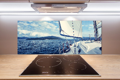 Cooker splashback Yacht against the background of the sea