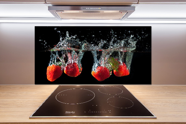 Cooker splashback Strawberries under water