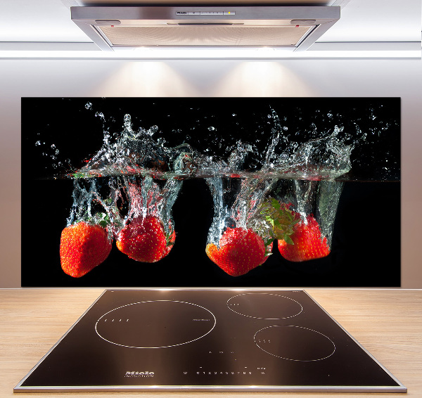 Cooker splashback Strawberries under water