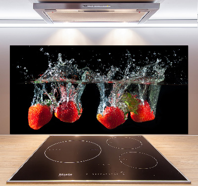 Cooker splashback Strawberries under water