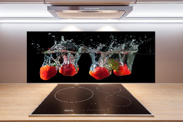 Cooker splashback Strawberries under water