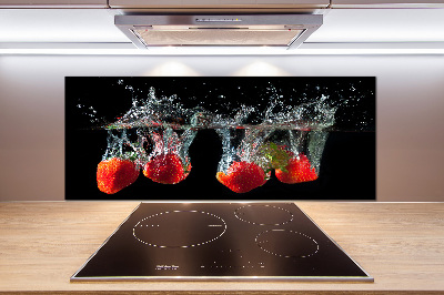 Cooker splashback Strawberries under water