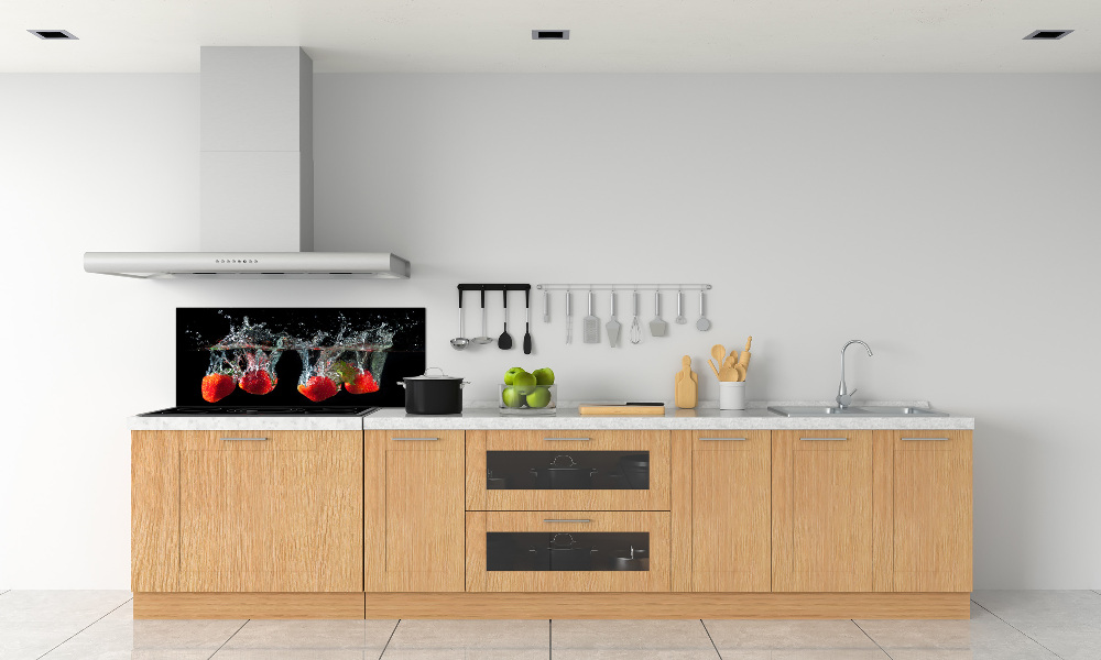 Cooker splashback Strawberries under water