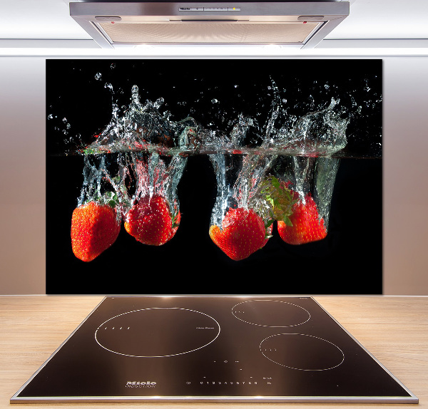 Cooker splashback Strawberries under water