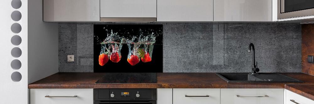 Cooker splashback Strawberries under water