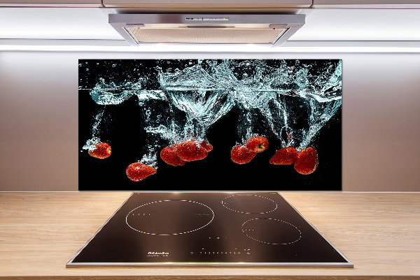 Cooker splashback Strawberries under water