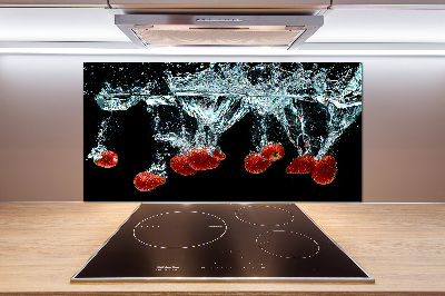 Cooker splashback Strawberries under water