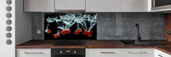 Cooker splashback Strawberries under water