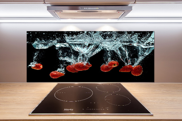 Cooker splashback Strawberries under water