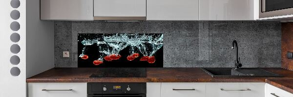 Cooker splashback Strawberries under water