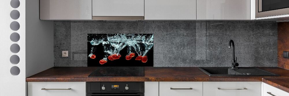 Cooker splashback Strawberries under water