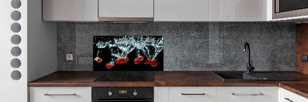 Cooker splashback Strawberries under water