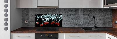 Cooker splashback Strawberries under water