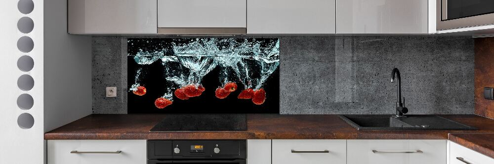 Cooker splashback Strawberries under water