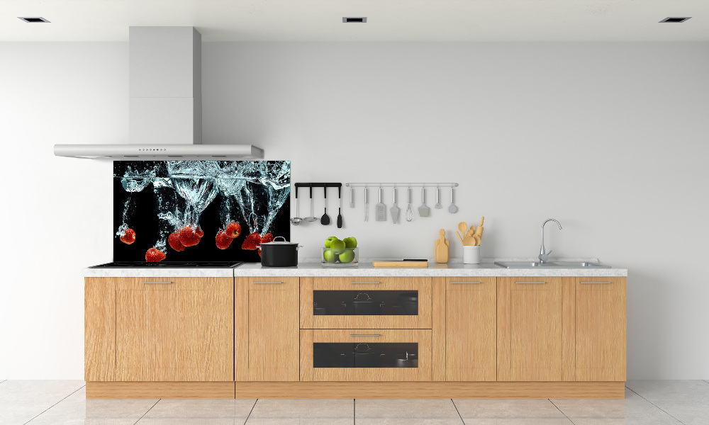 Cooker splashback Strawberries under water