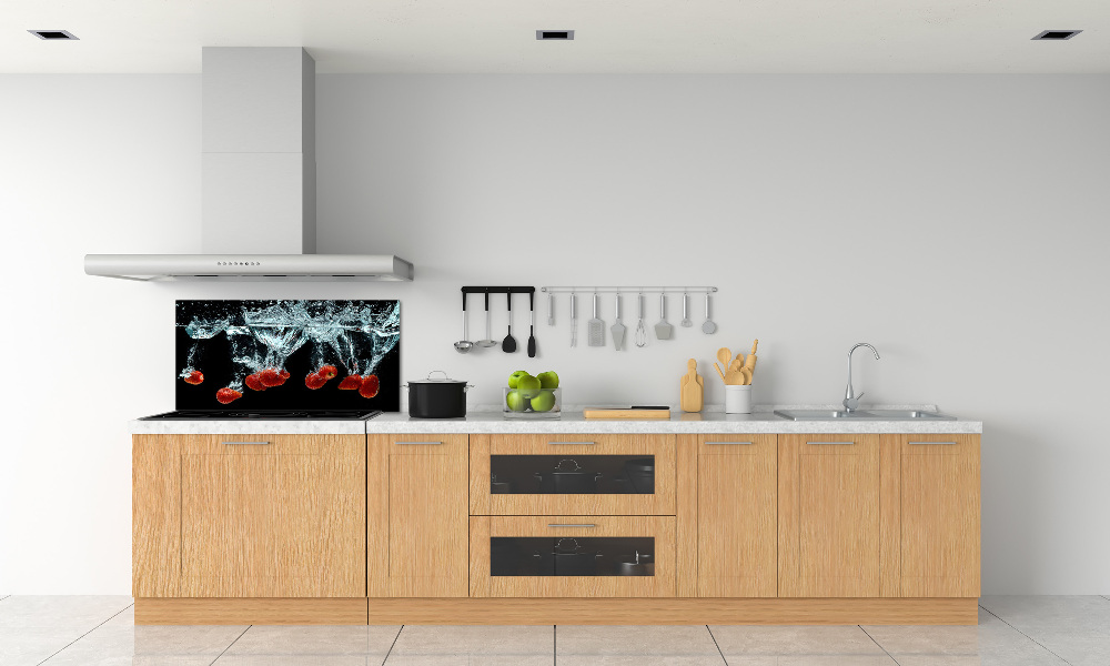 Cooker splashback Strawberries under water