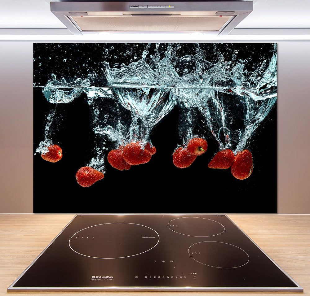 Cooker splashback Strawberries under water