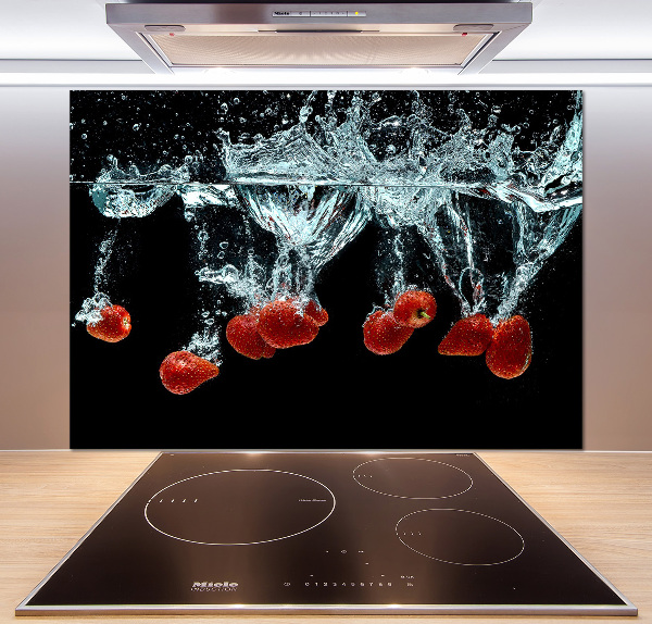 Cooker splashback Strawberries under water