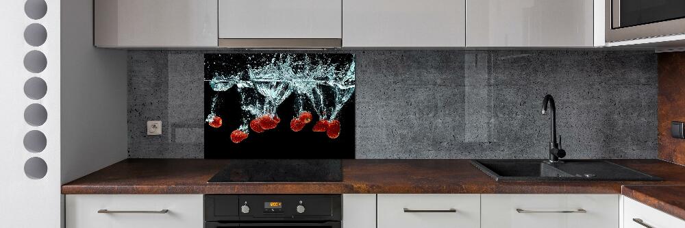 Cooker splashback Strawberries under water