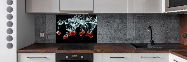 Cooker splashback Strawberries under water