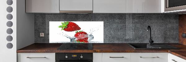 Cooker splashback Strawberries and water