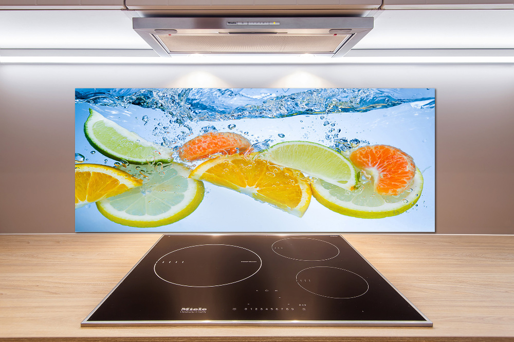 Glass splashback Citruses under water