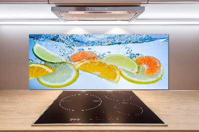 Glass splashback Citruses under water