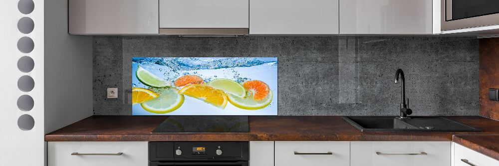 Glass splashback Citruses under water