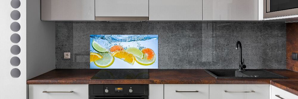 Glass splashback Citruses under water