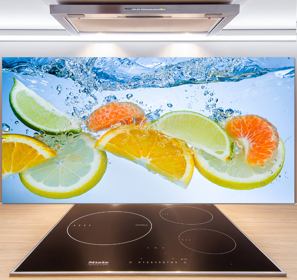 Glass splashback Citruses under water