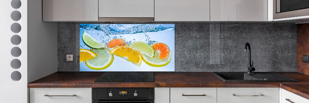 Glass splashback Citruses under water