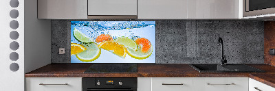 Glass splashback Citruses under water