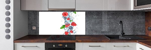 Cooker splashback Forest fruits with ice