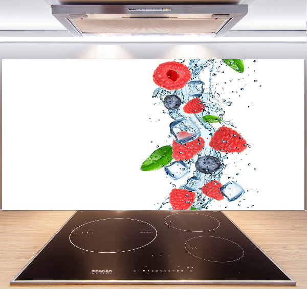 Cooker splashback Forest fruits with ice